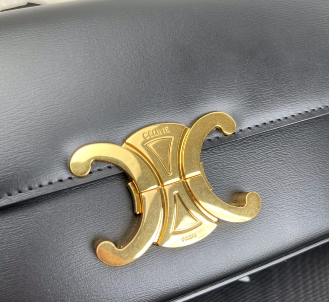Triomphe Shoulder Bag In Shiny Calfskin