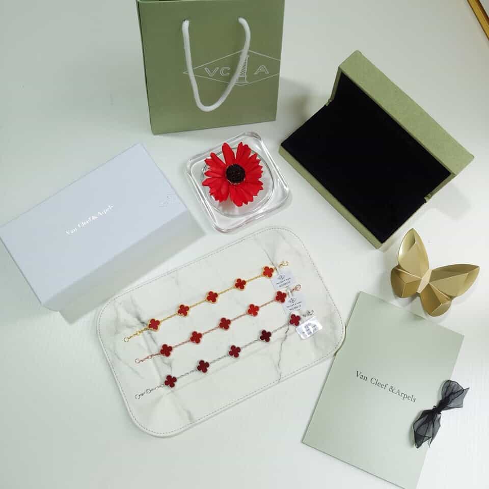 VAN CLEEFS & ARPELS 5 Clover Bracelet Carnelian