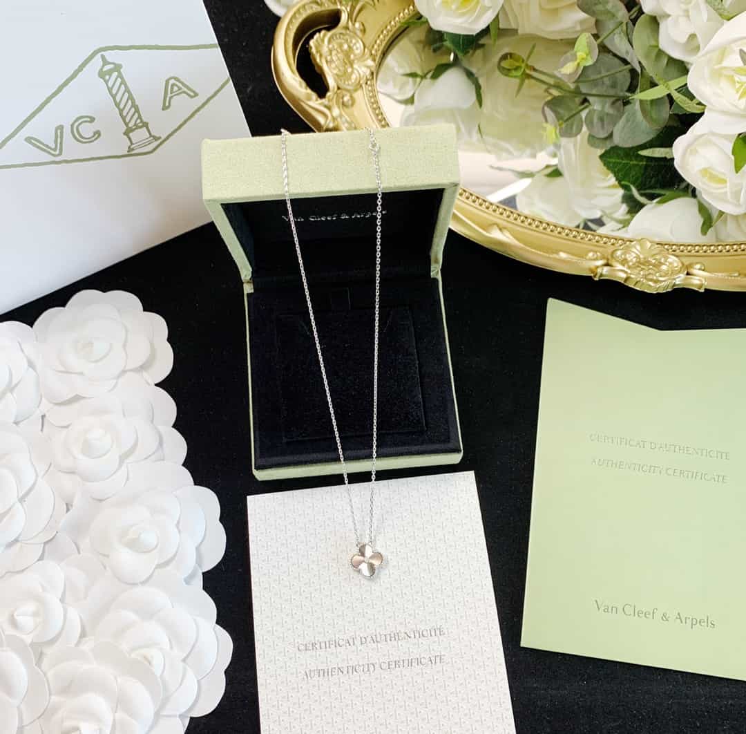 VAN CLEEFS & ARPELS Clover Necklace Limited Edition 925 Sterling Silver